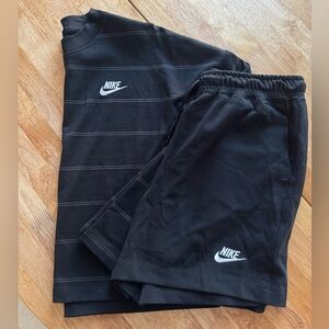 Nike Women’s Oversized S Cropped Black & White Striped Set NWOT